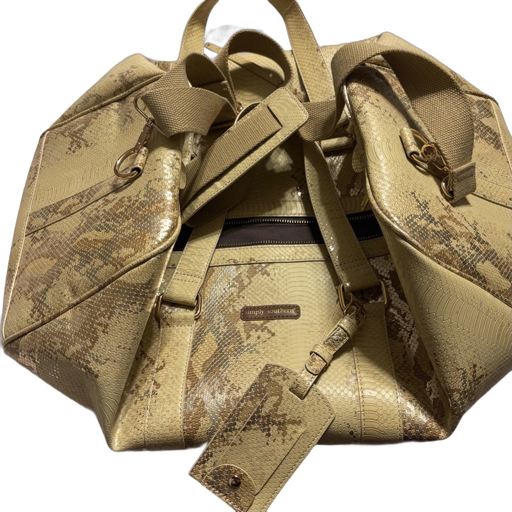 New Without Tags Simply Southern Tan Snake Print Weekender Bag 20” Long 10” Wide - Picture 2 of 9